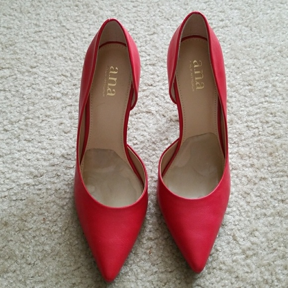 - - - - ANA RED PUMPS SIZE 8M - Picture 2 of 5
